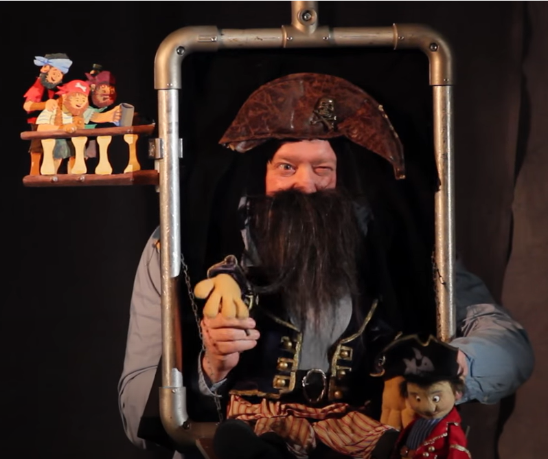 Auszug des Puppentheaters Captn Sharky, das zu Gast bei Salvus war.