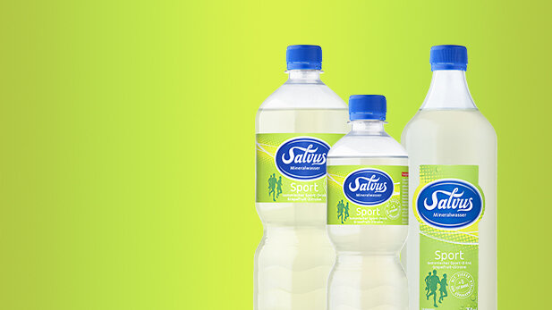 Darstellung der Salvus Sport Produkte bestehend aus 1,0 Liter und 0,5 Liter PET und 0,75 Liter Glas.
