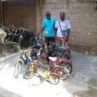 Die Menschen in Togo freuen sich über Fahrräder.