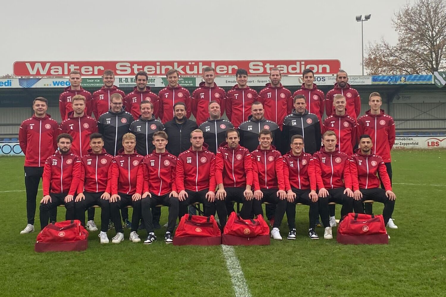 Mannschaftsbild der Fußballmannschaft von Emsdetten 05 der Saison 2021/2022.